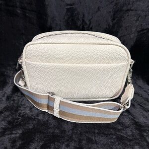 CREAMY WHITE FAUX LEATHER CAMERA BAG 8 1/2 x 6 x 3 Silver trim